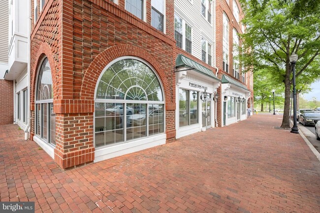 Building Photo - 171 Somervelle St