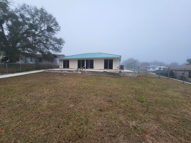 Building Photo - Fully Renovated 3 Bed / 2.5 Bath – 1,878 Sq Ft – 1/3 Acre -- Silver Springs Shores