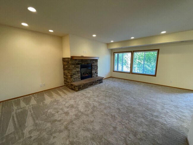 Building Photo - 2128 Freund St