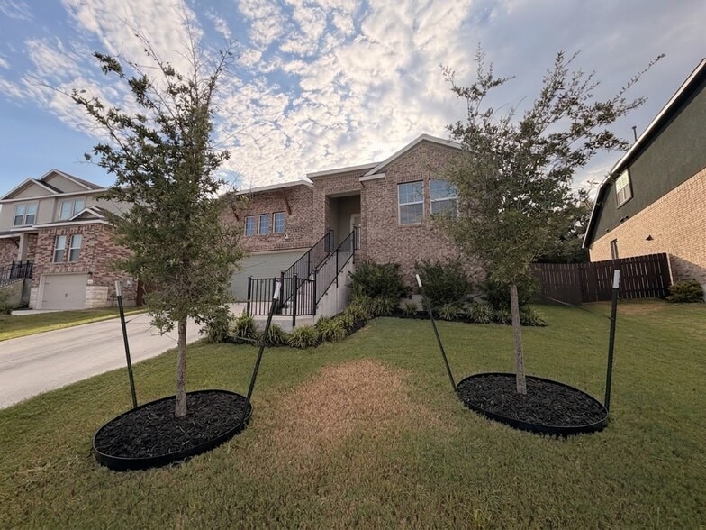 Building Photo - 2109 Four Waters Loop