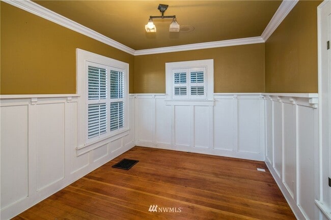 Building Photo - Walk to Schools, Downtown & Waterfront from Lettered Streets 5bd Home