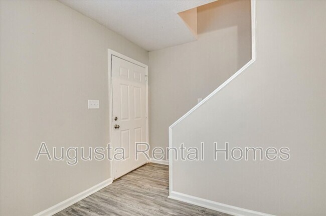 Building Photo - 164 Chalet North CT