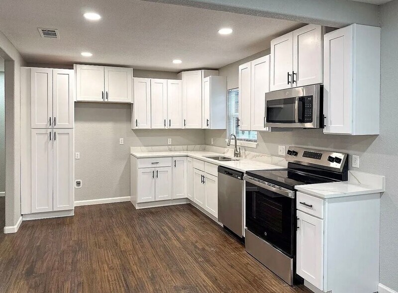 Building Photo - 211 Wanda Dr