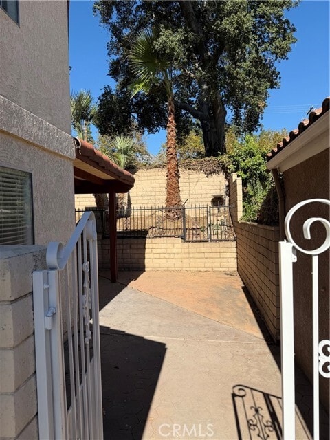 Building Photo - 9742 Willow Wood Dr