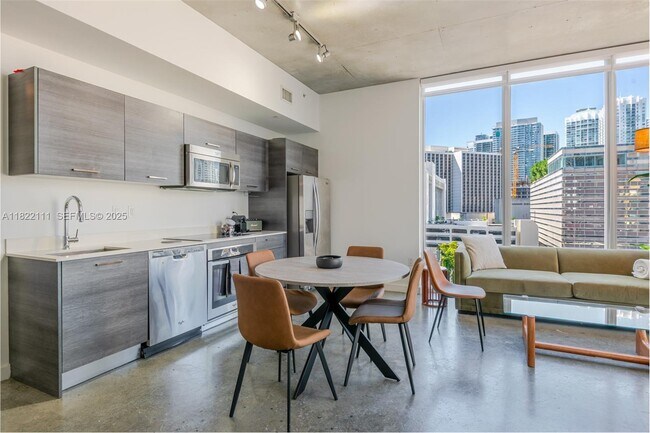 Building Photo - 151 SE 1st St