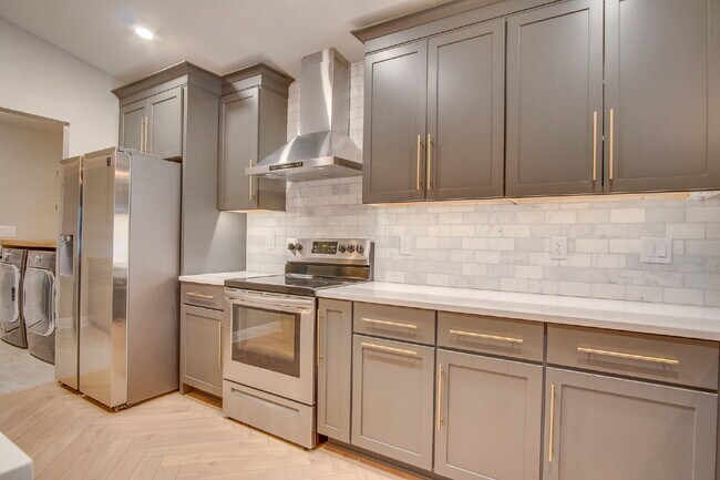 Building Photo - Spacious 4-Bedroom Home in Milton Near I-1...