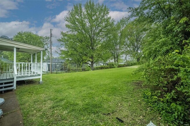 Building Photo - 1424 Golden Dr