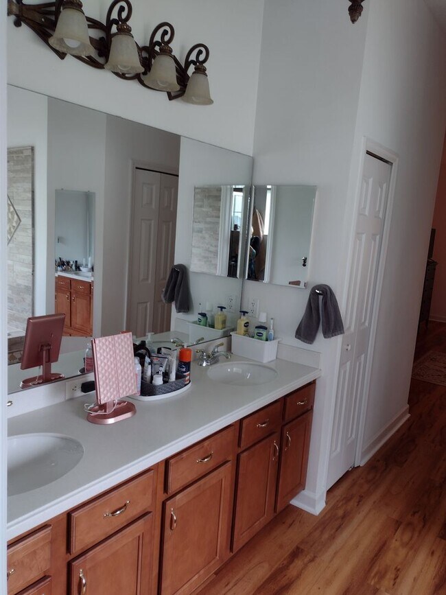 Building Photo - Waterfront Home in Lakes of Mt. Dora