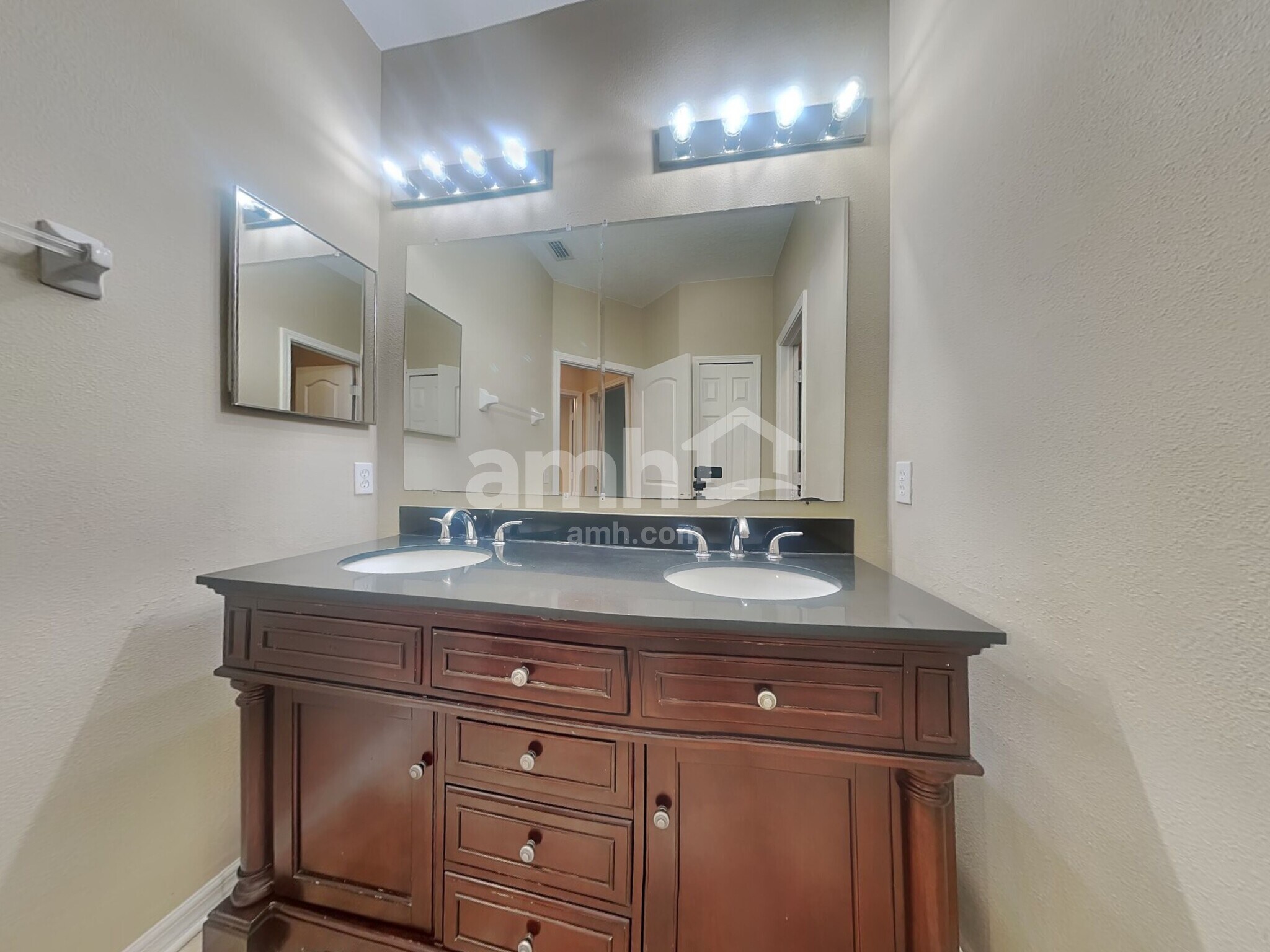 Building Photo - 471 Westchester Hills Ln