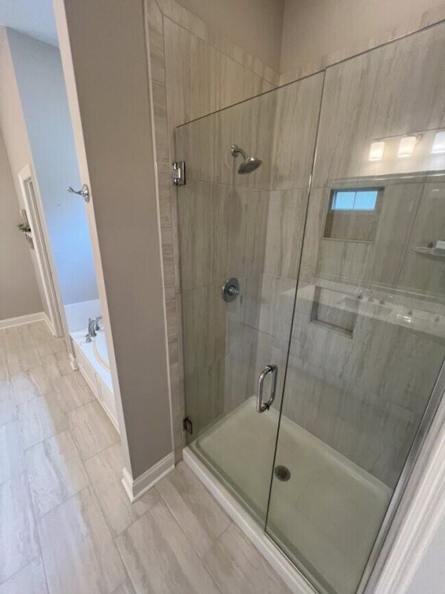 Building Photo - Beautiful 4-Bedroom Home in The Magnificen...