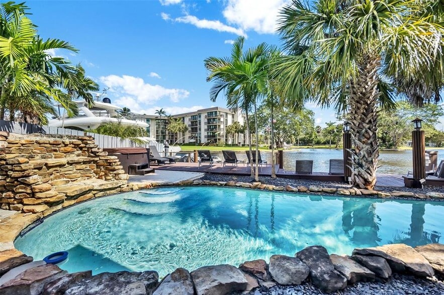 Building Photo - 1030 SW 14th Ter