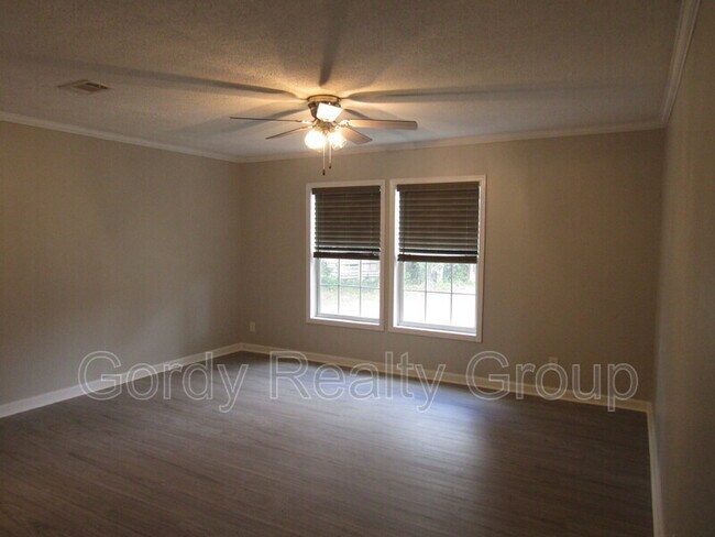 Building Photo - 5493 Willis Rd