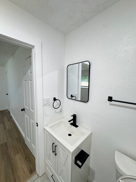 Building Photo - 12539 Fern Forest Dr