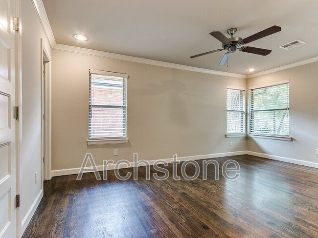 Building Photo - 9631 Stratford Dr