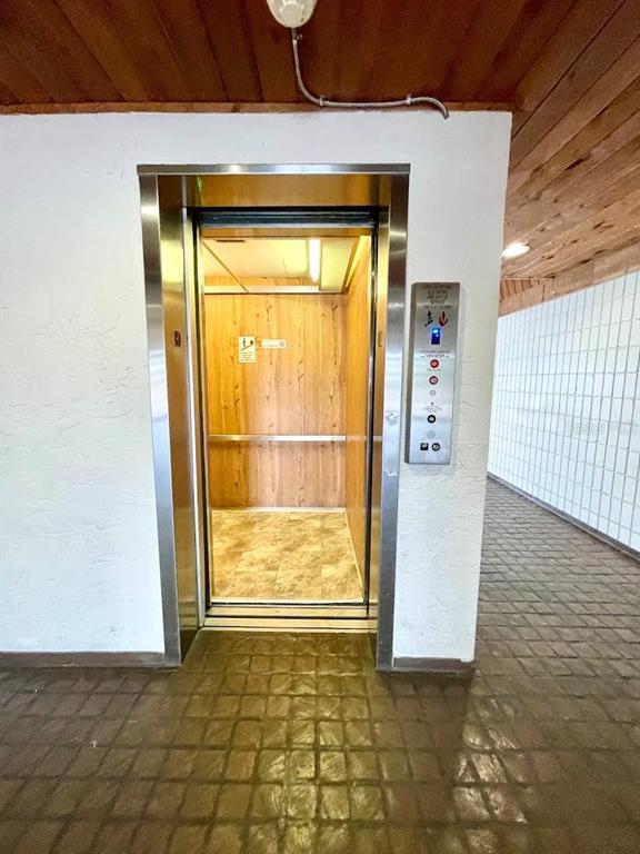 Building Photo - 2579 Countryside Blvd