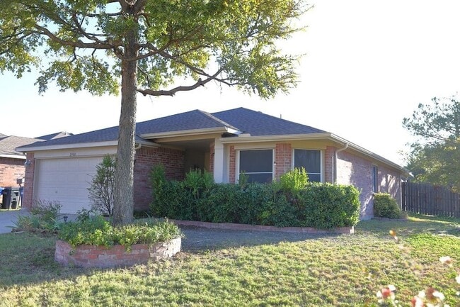 Building Photo - 2900 Bluffs Ct