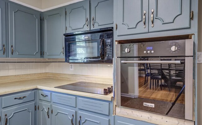 Building Photo - 223 Sequoyah Dr