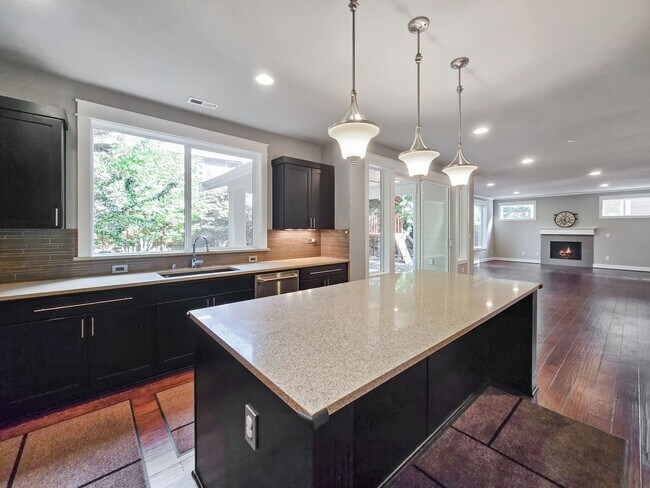 Building Photo - Modern 5-Bedroom Kirkland Home with Solar ...