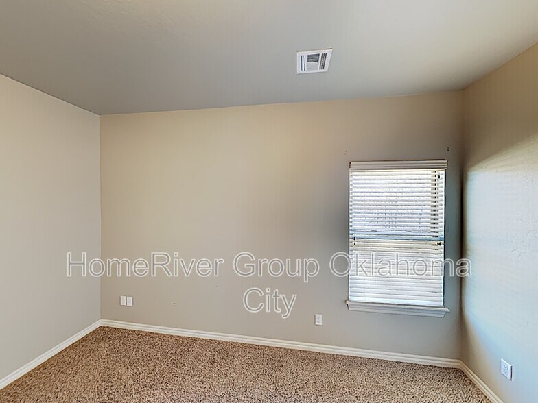 Building Photo - 15300 SE 57th St