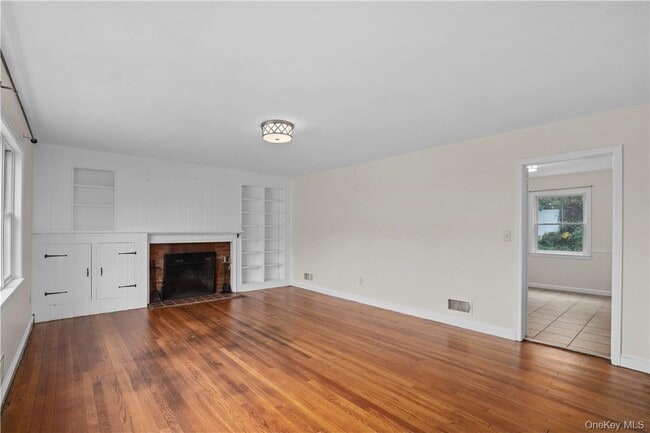 Building Photo - 216 S Poe St