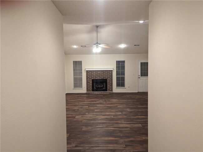 Building Photo - 3053 Setter St