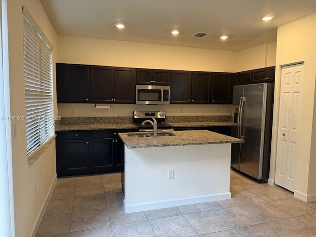 Building Photo - 144 NE 37th Terrace