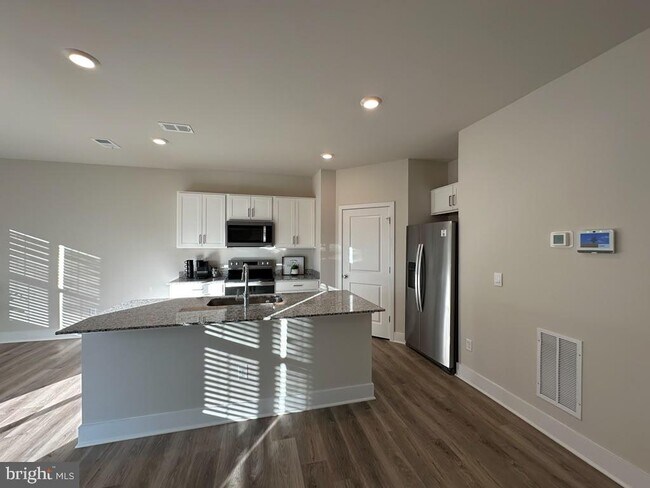 Building Photo - 114 Haida Ln