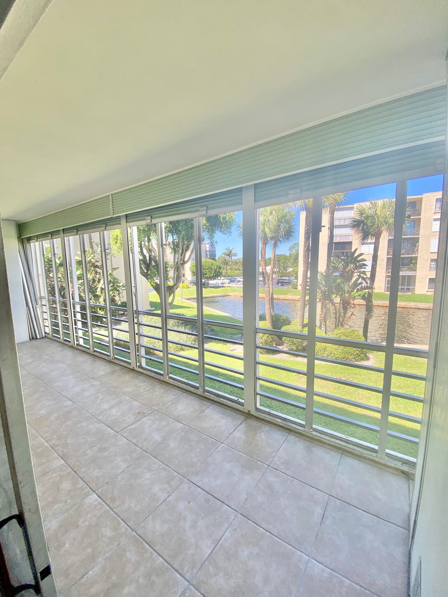 Balcony - 200 Waterway Dr S