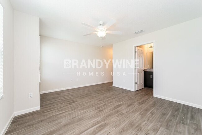 Building Photo - 520 Narnia Ct