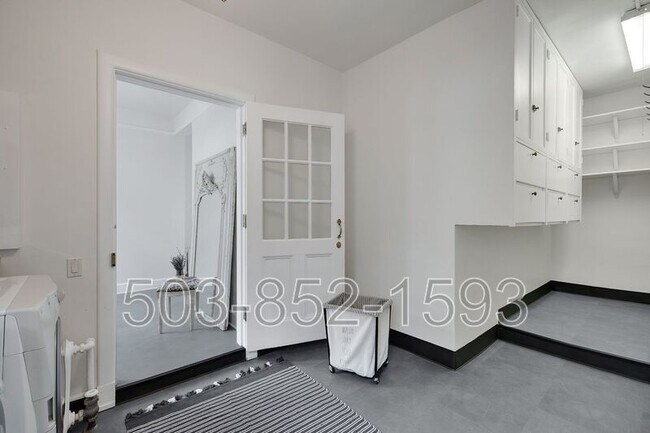 Building Photo - 3707 SW 52nd Pl