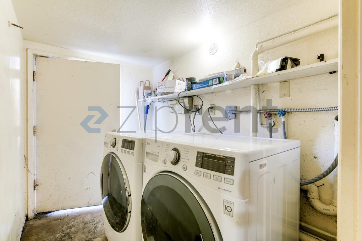 Building Photo - 2717 S 125th St