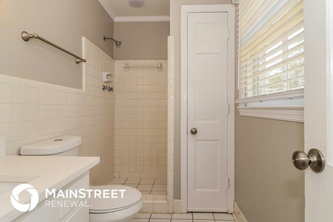 Building Photo - 1666 Greenbrook Dr