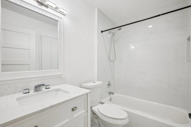 Building Photo - 7205 Twisted Oaks Dr