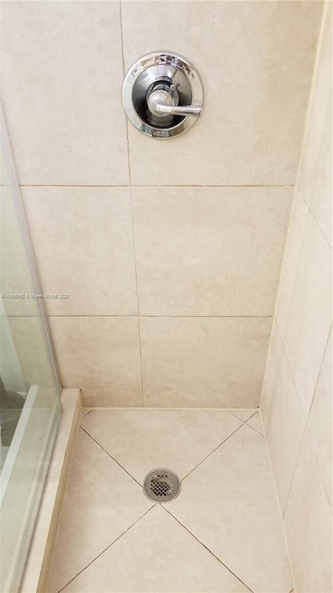 Building Photo - 4122 N Circle Dr