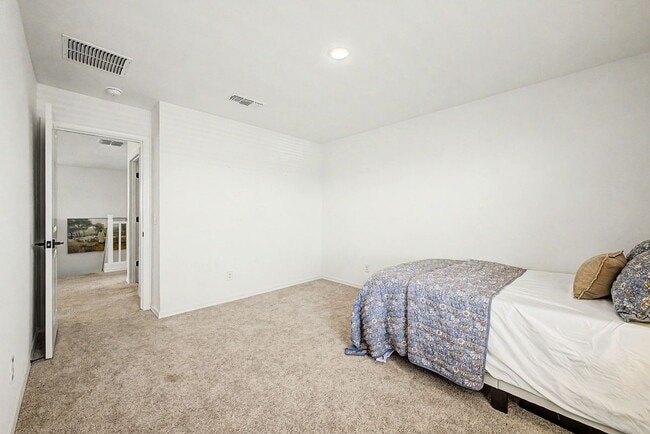Building Photo - 7598 W Smoketree Dr