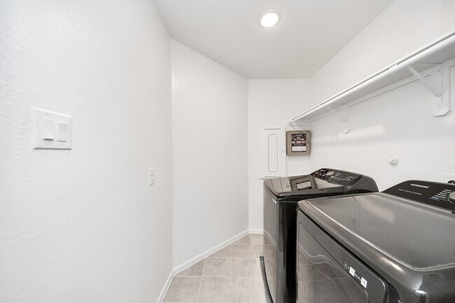 Building Photo - 6302 Prince Pl Dr