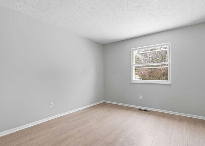 Building Photo - 2526 Queenswood Dr
