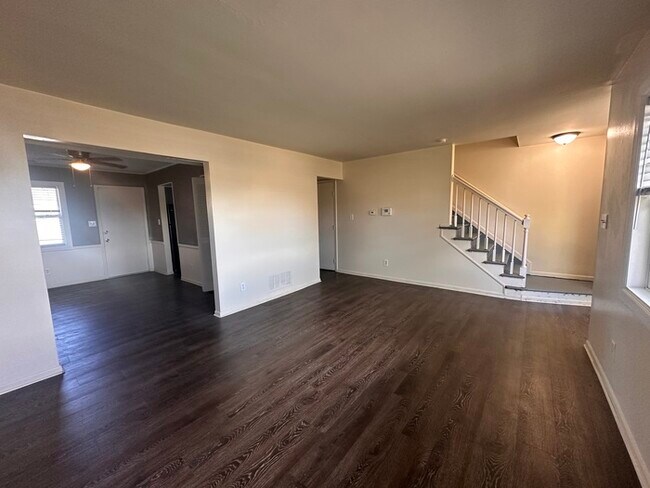 Building Photo - 3bed/2.5bath