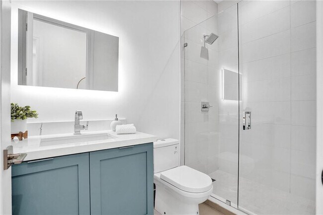 Building Photo - 1211 SE 1st St