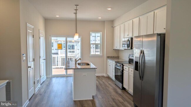 Building Photo - 413 SILVER BIRCH Dr
