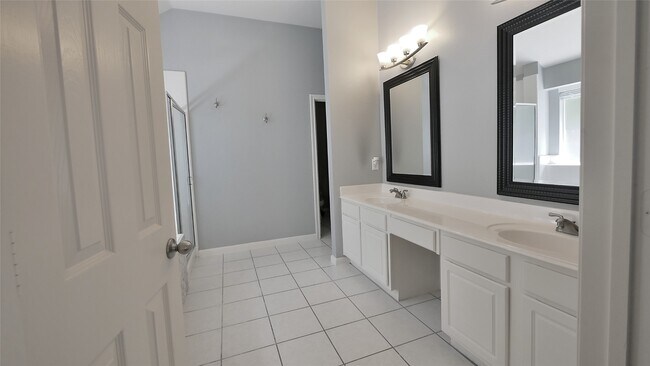 Building Photo - 10402 Indian Paintbrush Ln
