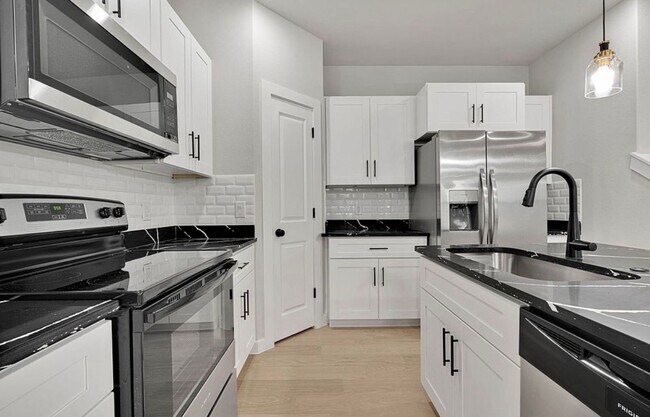 Building Photo - 521 Dakota St