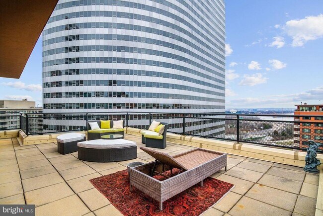 Building Photo - 1121 Arlington Blvd