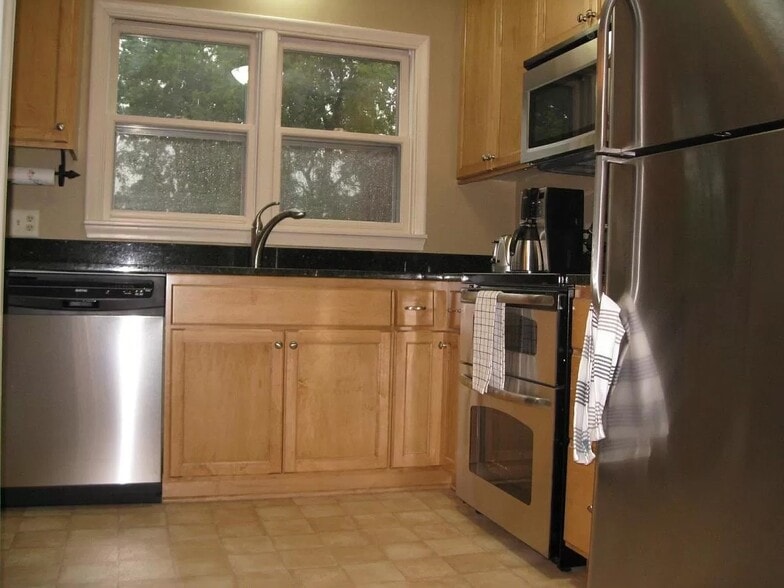 Kitchen - 4422 W 36th St