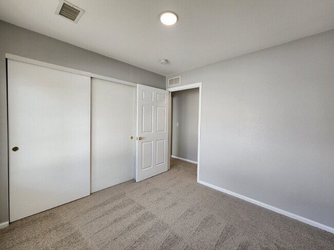 Building Photo - Great 3 Bed Ranch Style Home In Green Valley Ranch Neighborhood