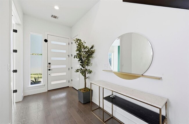 Building Photo - 904 Catalpa St