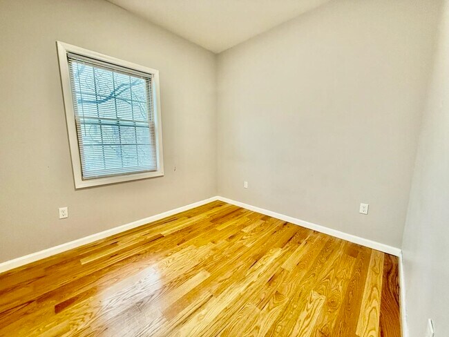 Building Photo - 91 W 20th St