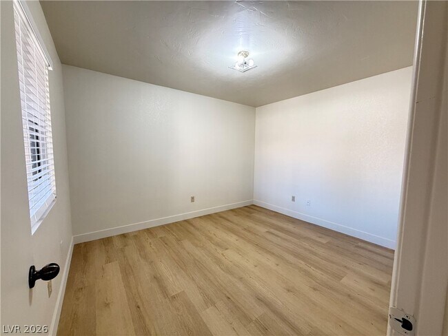 Building Photo - 4025 Delos Dr