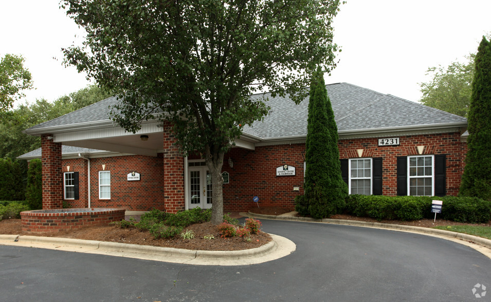 Primary Photo - Blackthorn Apartments of Greensboro