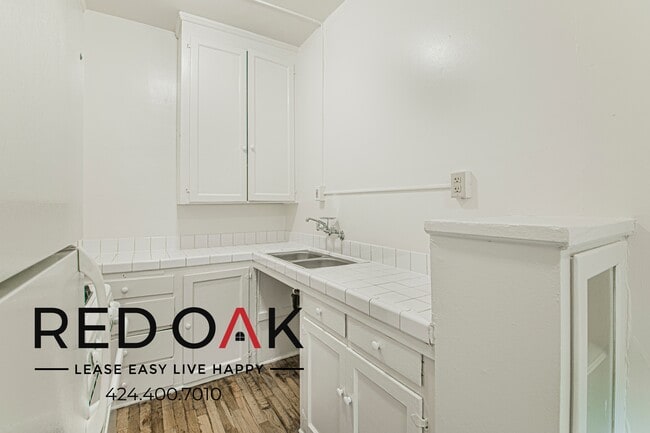 Building Photo - 836 Sanborn Ave